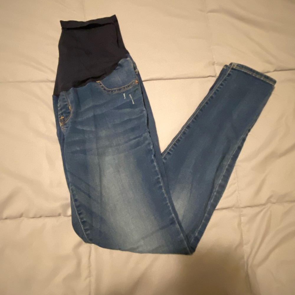 Old Navy rockstar maternity jeggings. Size 2.